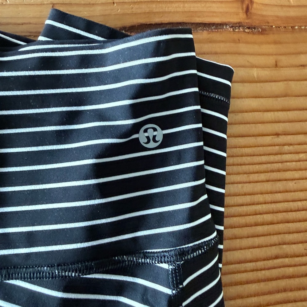 Lululemon Black & White Leggings - Picture 3 of 7